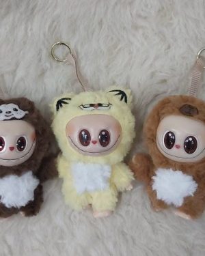 BRELOK PLUSZAK LABUBU Z UBRANIA 6780851