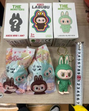 Torba typu „fullbox” BRELOK  FIGURKI Labubu 6781125