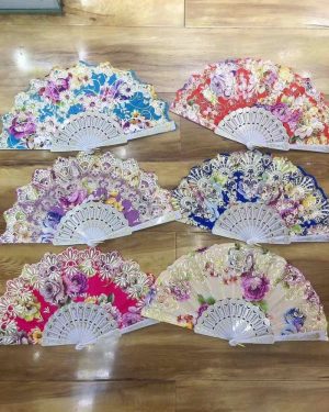 WACHLARZ SATYNOWY Z TWORZYWA ELEGANCKI NA LATO 6784025