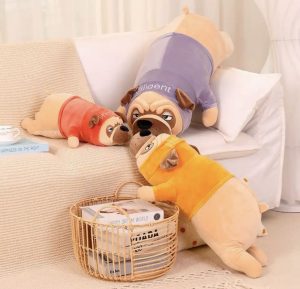 MASKOTKA PODUSZKA PRZYTULANKA PIES MOPS BULDOG FIOLETOWY SWETEREK 70 cm 6791260