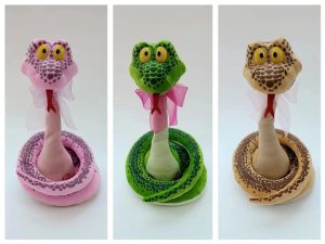 SNAKE TAŃCZY ŚPIEWA ŚWIECI POWTARZA 6791850