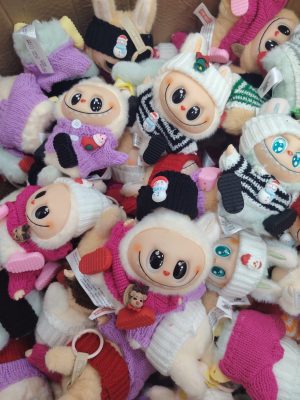 Labubu Świąteczny z Plastik Pudełko 7489454