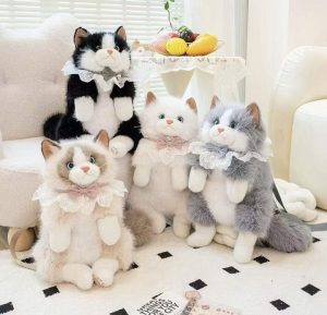 KOT WYDAJE MIAUCZĄCY DŻWIĘK PLECKI 4907750