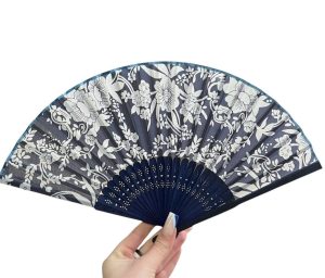 WACHLARZ SATYNOWY Z TWORZYWA ELEGANCKI NA LATO 5060012